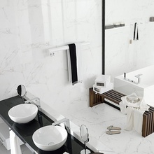 Porcelanosa Marmol Carrara 43,5x43,5, керамогранит, Испания, под камень , глянцевая - фото интерьера 1 - фото 1